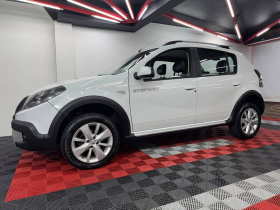 RENAULT SANDERO 1.6 STEPWAY 16V FLEX 4P AUTOMÁTICO